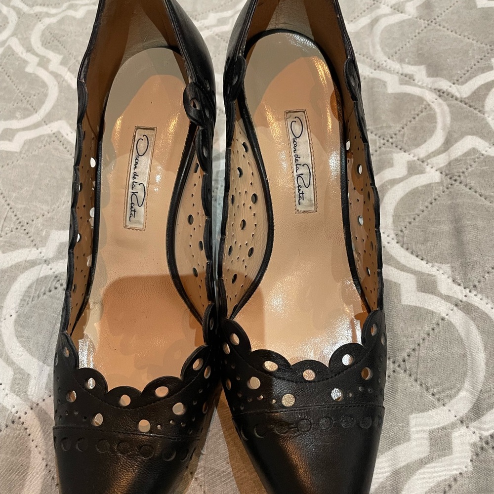 Oscar de la Renta Black Scalloped Heels
